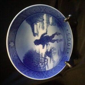 Royal Copenhagen 1965 Christmas PLATE Little Skaters